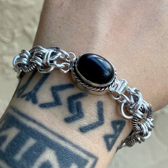 Maille onyx bracelet . Handmade maille chain & genuine onyx gemstone clasp - Picture 13 of 15